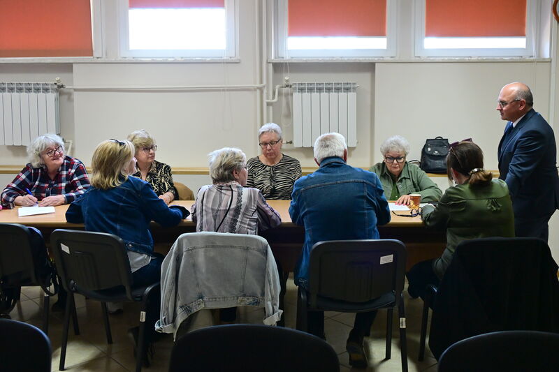 Aktywni Seniorzy: Spotkanie w Starostwie Powiatowym