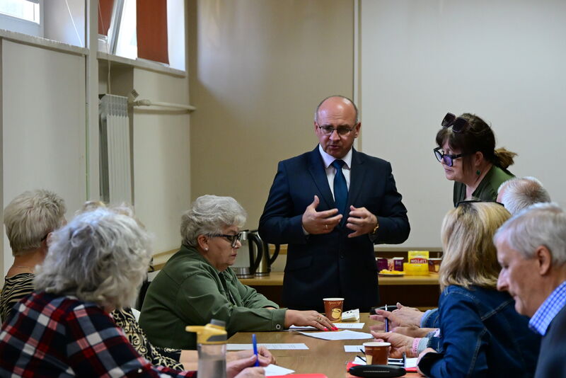 Aktywni Seniorzy: Spotkanie w Starostwie Powiatowym