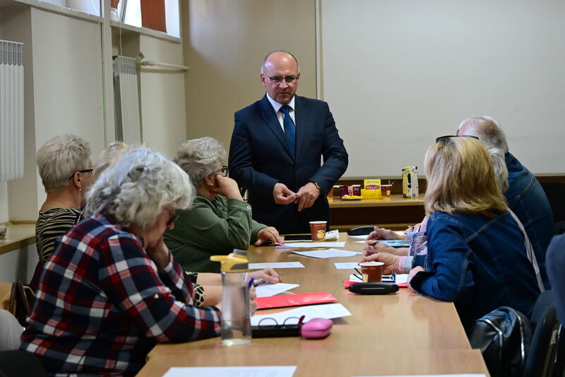 Aktywni Seniorzy: Spotkanie w Starostwie Powiatowym
