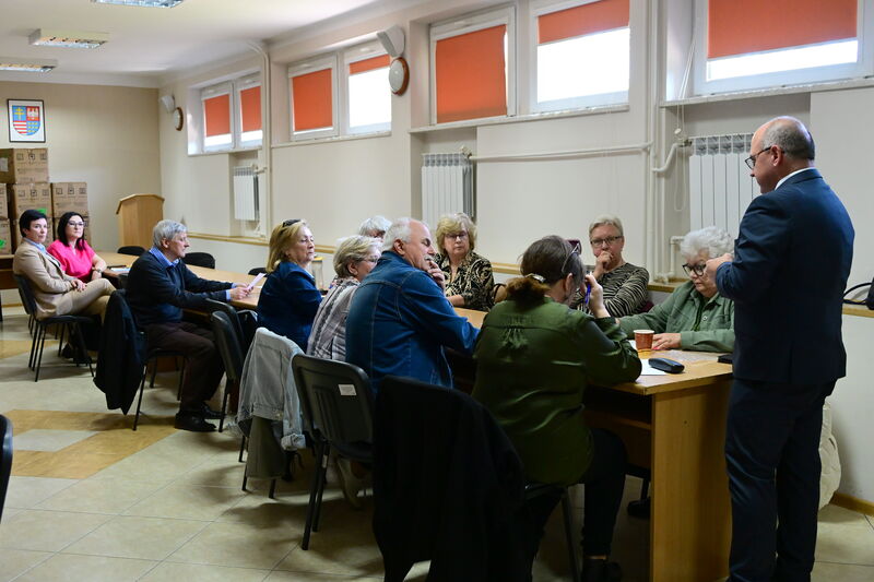 Aktywni Seniorzy: Spotkanie w Starostwie Powiatowym