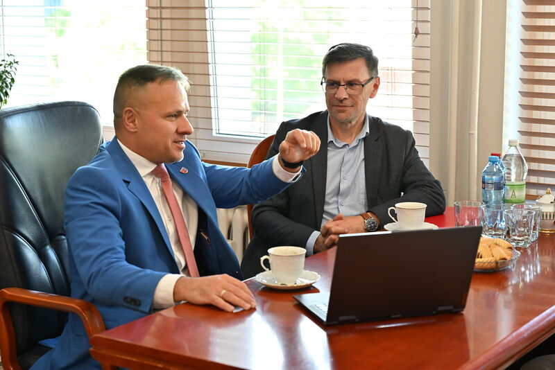 wizyta u Starosty uczniów zwycięskiej drużyny „Radium: Dziedzictwo Skłodowskiej-Curie” z ZST