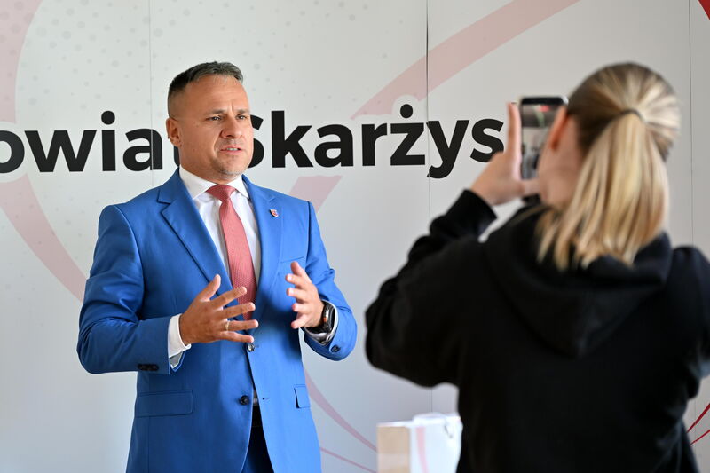 wizyta u Starosty uczniów zwycięskiej drużyny „Radium: Dziedzictwo Skłodowskiej-Curie” z ZST