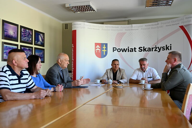 podpisanie umowy z Lasami na rozbudowę drogi Majków-Michałów