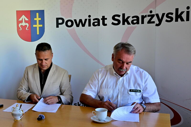 podpisanie umowy z Lasami na rozbudowę drogi Majków-Michałów