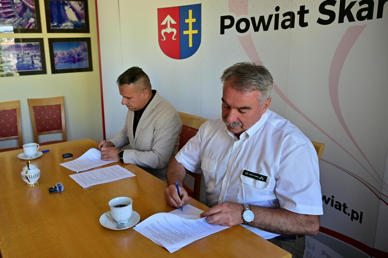 podpisanie umowy z Lasami na rozbudowę drogi Majków-Michałów