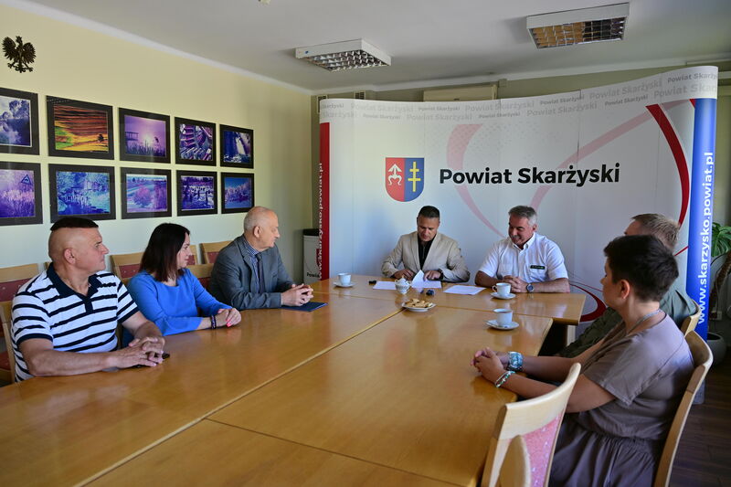 podpisanie umowy z Lasami na rozbudowę drogi Majków-Michałów