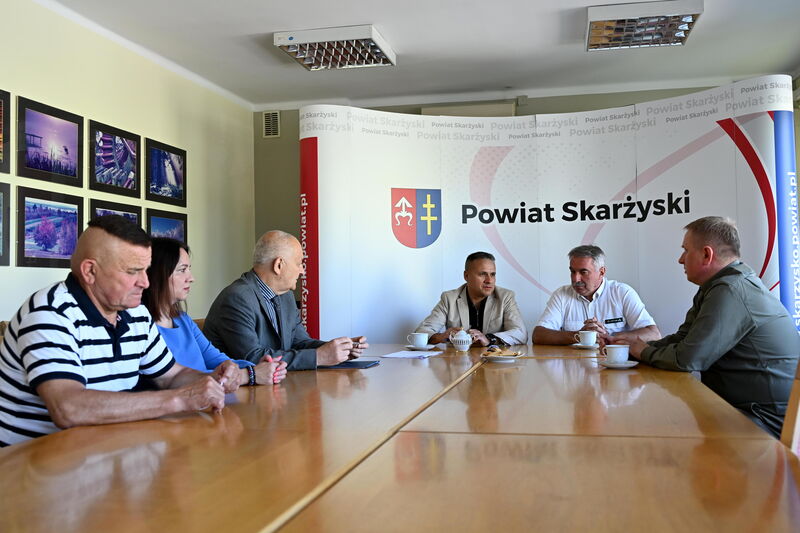 podpisanie umowy z Lasami na rozbudowę drogi Majków-Michałów