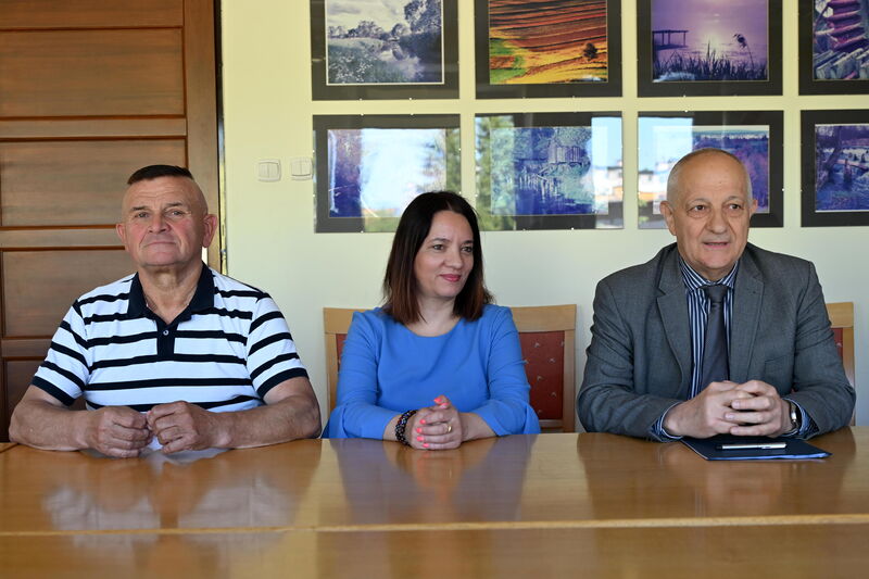podpisanie umowy z Lasami na rozbudowę drogi Majków-Michałów