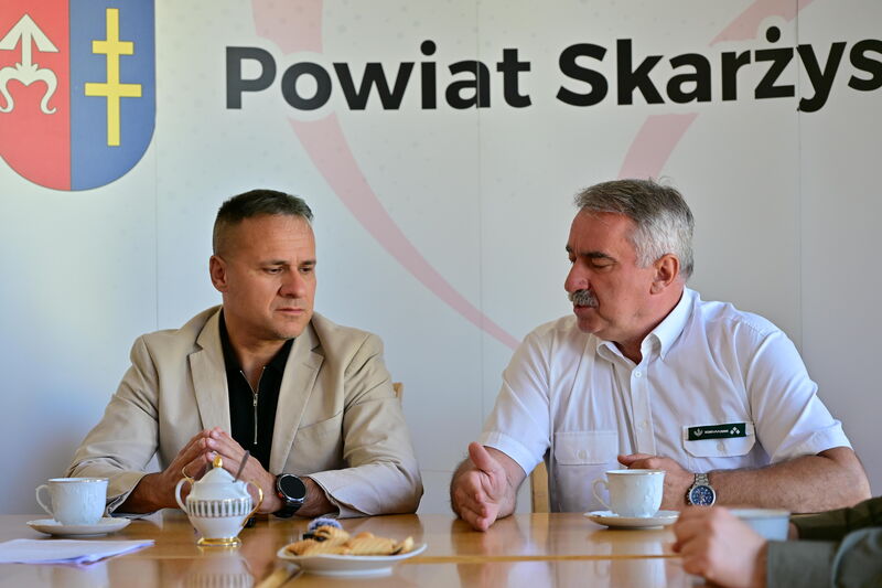 podpisanie umowy z Lasami na rozbudowę drogi Majków-Michałów