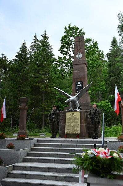 MIL_8109-001.jpg