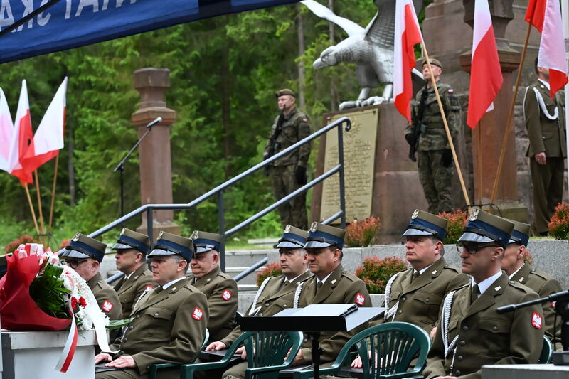 MIL_8112-001.jpg