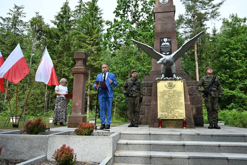 MIL_8199-001.jpg