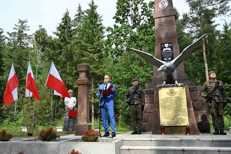 MIL_8207-001.jpg