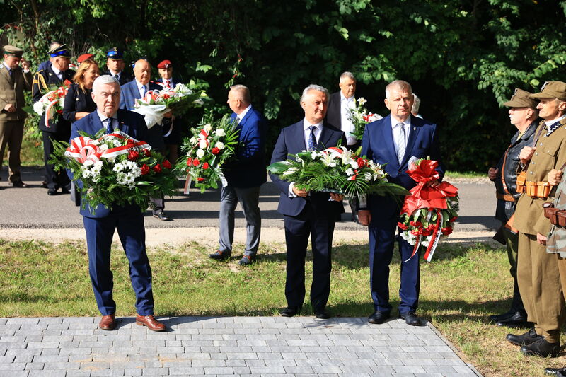 uroczystości upamiętniające 83. Rocznicę rozstrzelania 16 mieszkańców Klonowa