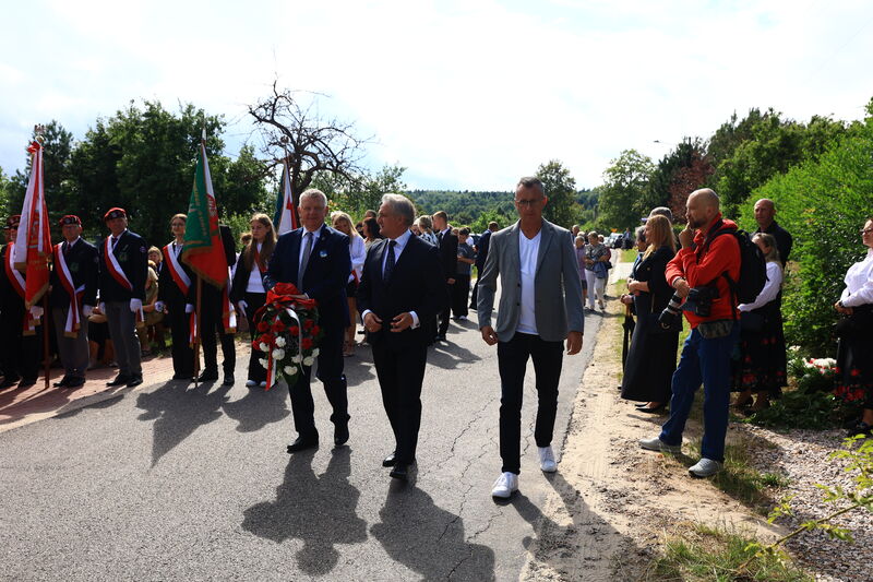 uroczystości upamiętniające 83. Rocznicę rozstrzelania 16 mieszkańców Klonowa