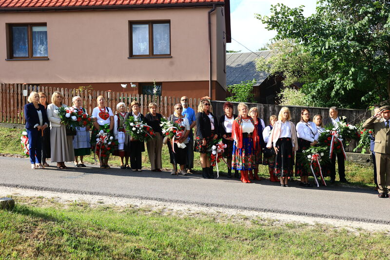 uroczystości upamiętniające 83. Rocznicę rozstrzelania 16 mieszkańców Klonowa