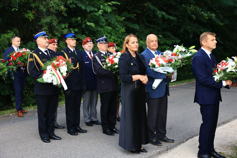 uroczystości upamiętniające 83. Rocznicę rozstrzelania 16 mieszkańców Klonowa