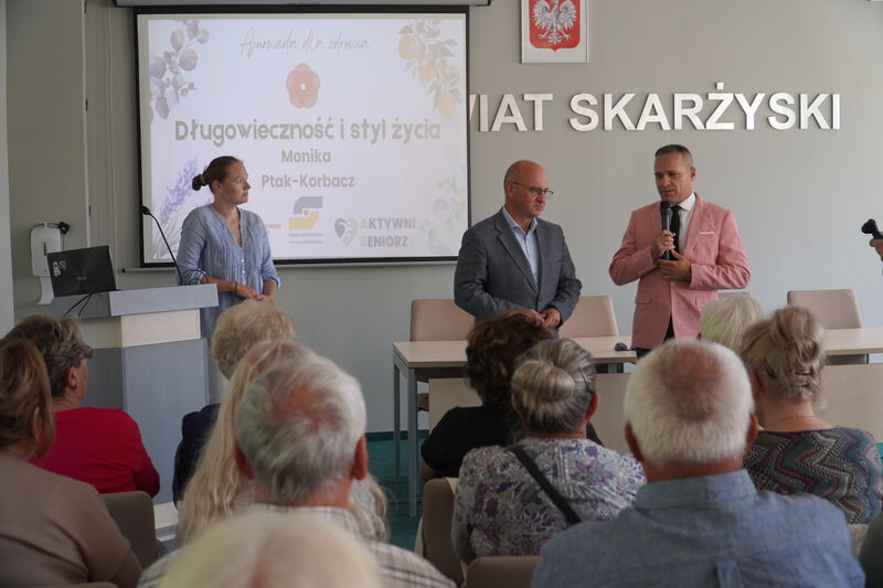 Seniorzy ze Skarżyska-Kamiennej zakończyli cykl warsztatów o długowieczności
