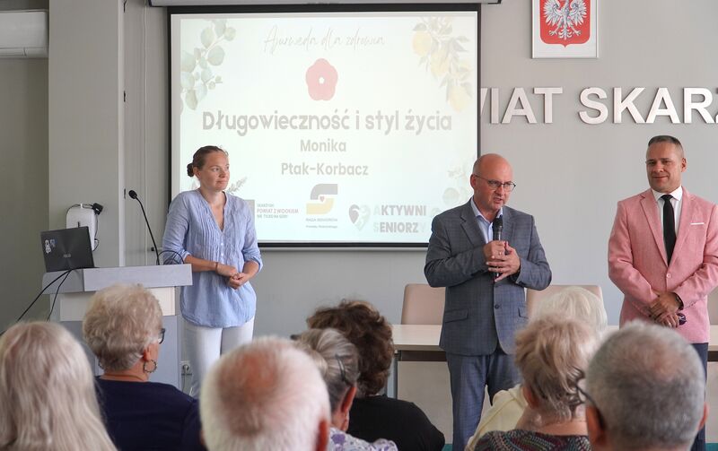 Seniorzy ze Skarżyska-Kamiennej zakończyli cykl warsztatów o długowieczności