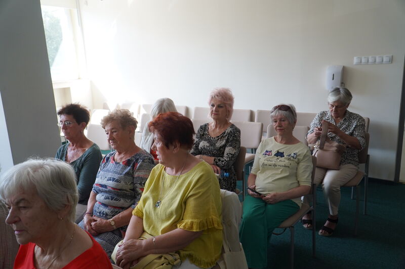 Seniorzy ze Skarżyska-Kamiennej zakończyli cykl warsztatów o długowieczności