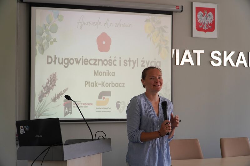 Seniorzy ze Skarżyska-Kamiennej zakończyli cykl warsztatów o długowieczności