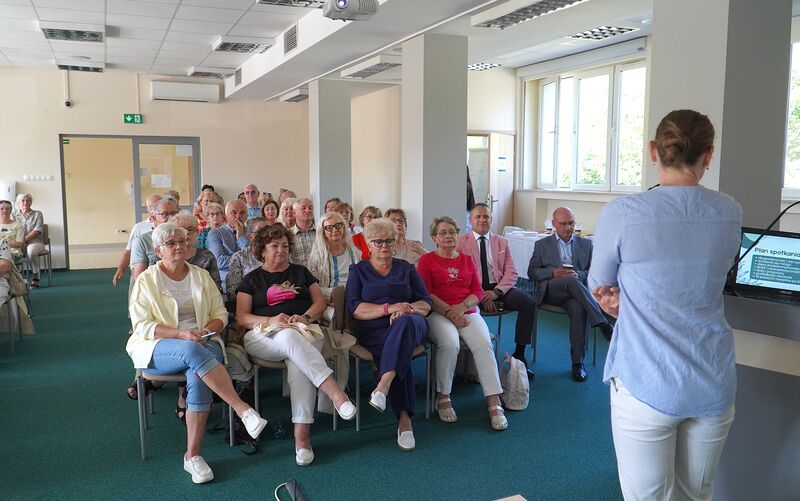 Seniorzy ze Skarżyska-Kamiennej zakończyli cykl warsztatów o długowieczności