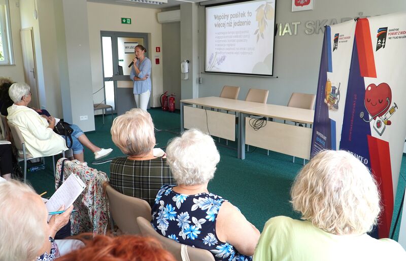 Seniorzy ze Skarżyska-Kamiennej zakończyli cykl warsztatów o długowieczności