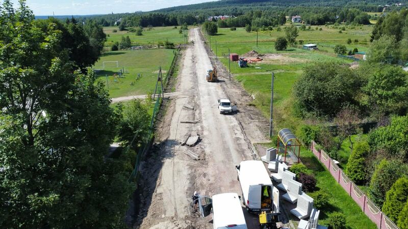 Rozpoczęły się prace przy rozbudowie drogi w Lipowym Polu Skarbowym i przebudowę mostu. Wizyta samorządowców na inwestycji
