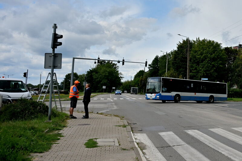 Trwa modernizacja przestarzałej sygnalizacji świetlnej na skrzyżowaniu ulic Niepodległości i Słowackiego w Skarżysku-Kamiennej