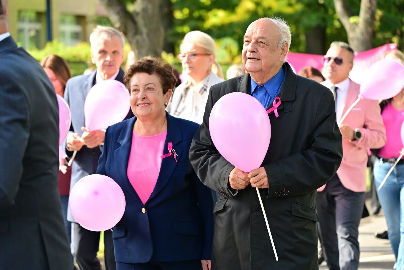 Przewodniczący Rady Powiatu w tłumie na marszu