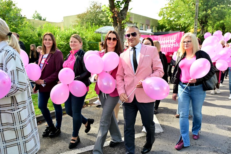 Starosta w tłumie na marszu