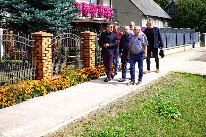 odnowiony chodnik w Grzybowej Górze - odbiór zadania
