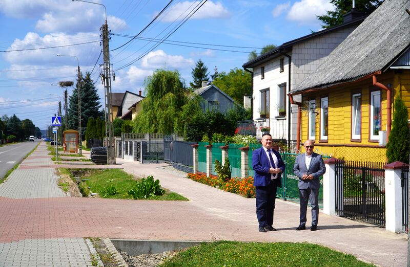 odnowiony chodnik w Grzybowej Górze - odbiór zadania