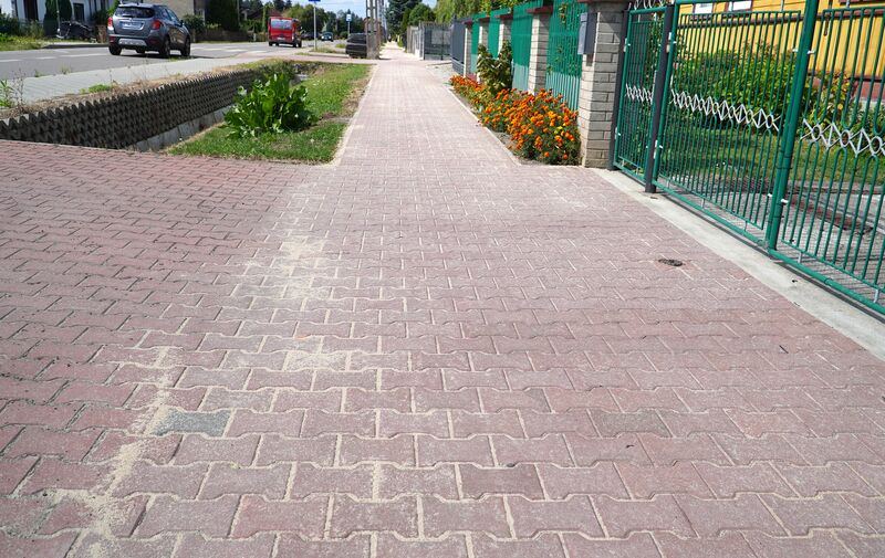 odnowiony chodnik w Grzybowej Górze - odbiór zadania