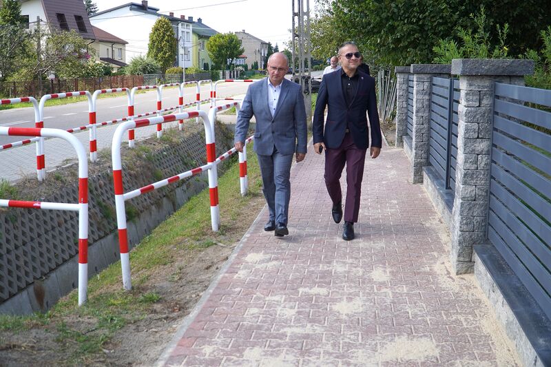 odnowiony chodnik w Grzybowej Górze - odbiór zadania