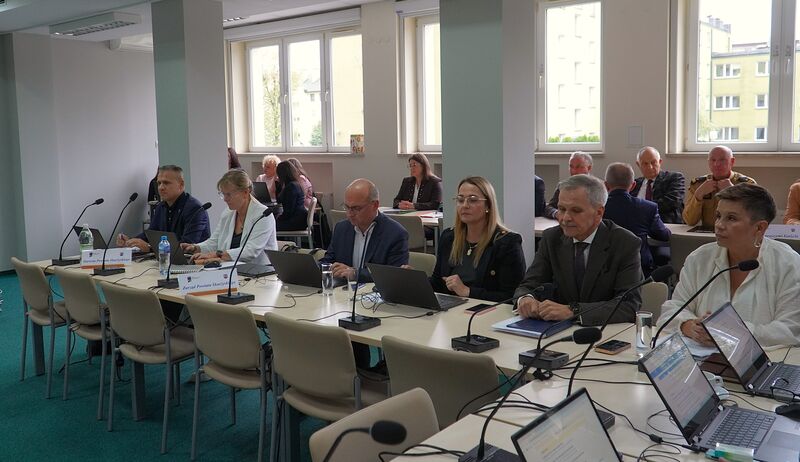 zarząd powiatu skarżyskiego podczas sesji Rady