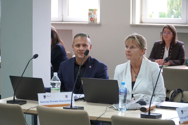 starosta A. Berus i wicestarosta K. Bilska podczas sesji