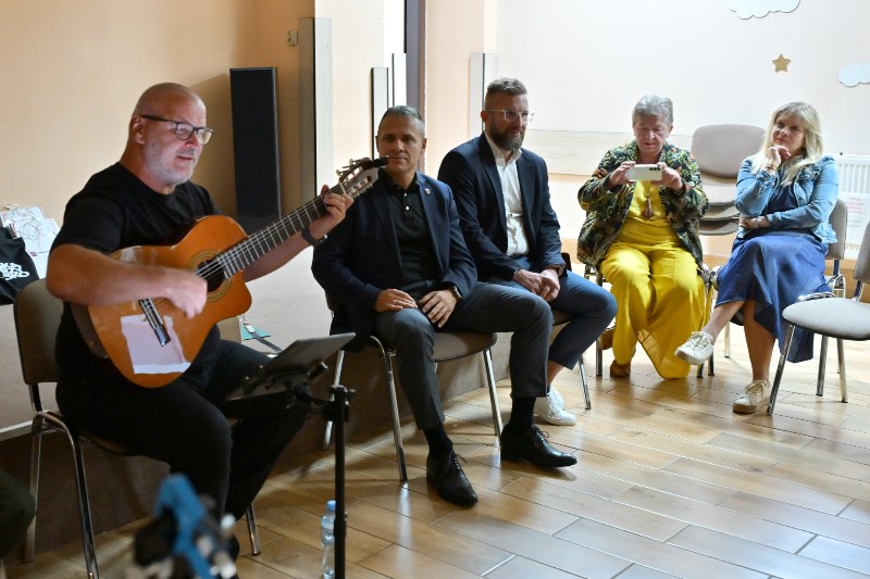 Zbyszek Biber z gitarą, Artur Berus, Maciej Klimek, Elżbieta Klimek, Katarzyna Bilska