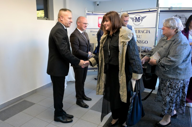 Starosta i Członek Zarządu Powiatu witają gości