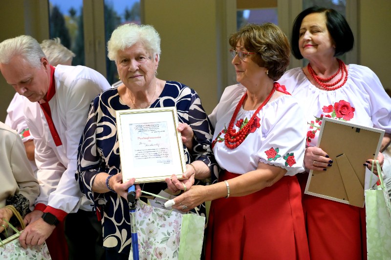 podziękowania dla założycielek i dawnych członkiń KGW Łącznianie