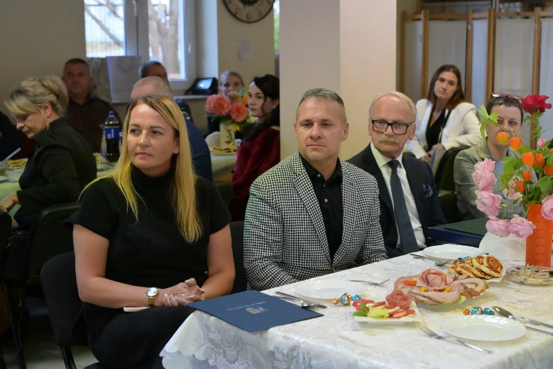 Monika Pająk, Artur Berus, Leszek Golik przy stole