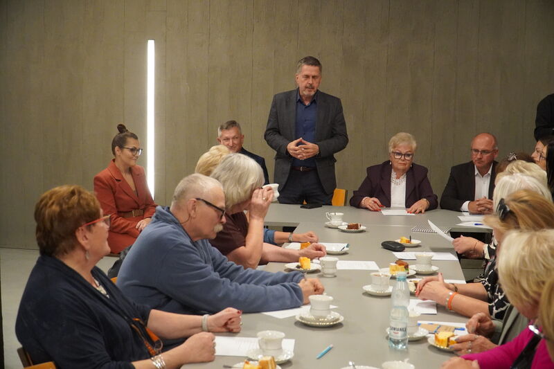 posiedzenie Rady Seniorów Powiatu Skarżyskiego w Michniowie - mówi zastępca dyrektora Muzeum Wsi Kieleckiej J. Karyś