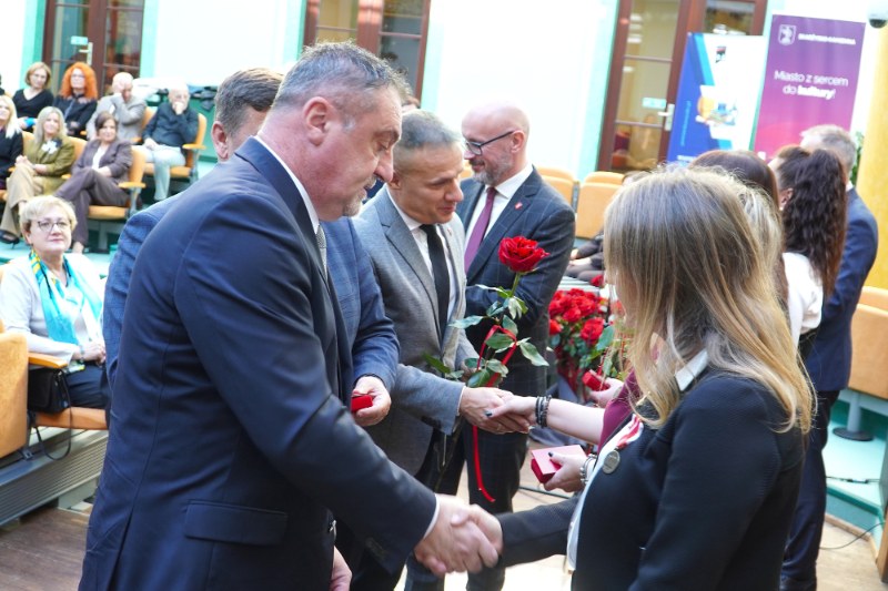 Dzień Edukacji Narodowej w Skarżysku - wręczenie odznaczeń