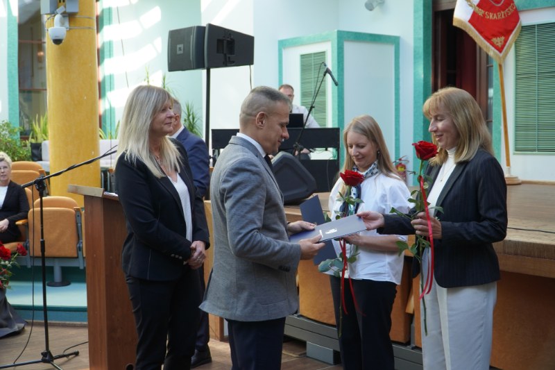 Dzień Edukacji Narodowej w Skarżysku - nagrody Starosty